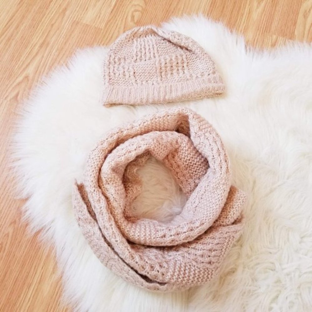 H&M 2 Piece Knit Hat & Scarf Matching Set
